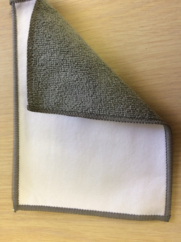 Cleaning cloth for glass