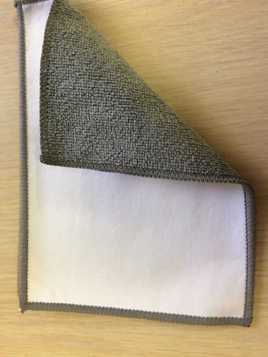 Cleaning cloth for glass